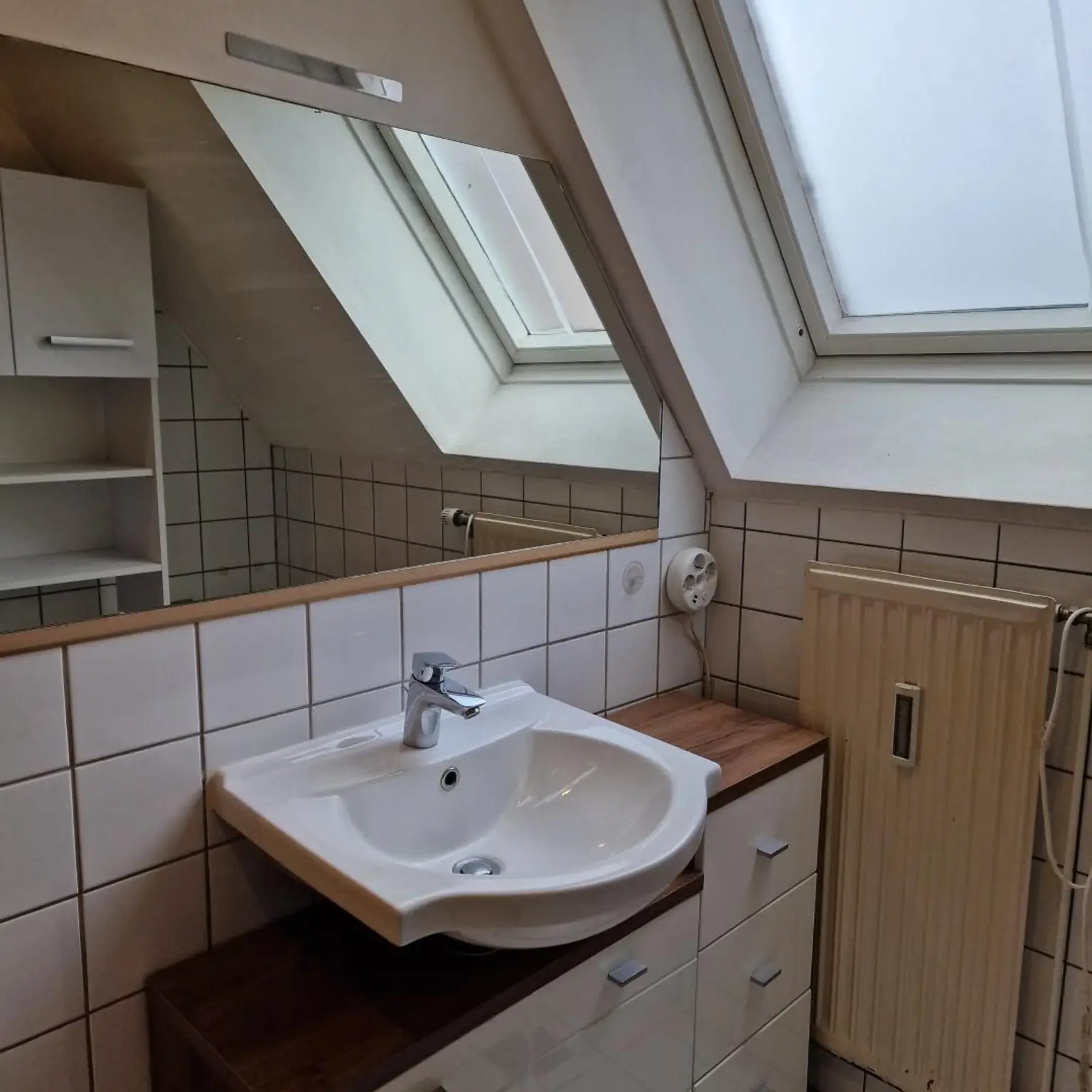 Voll möblierte 2,5-Zimmer-Dachgeschoßwohnung, 1 Monat mietzinsfrei!