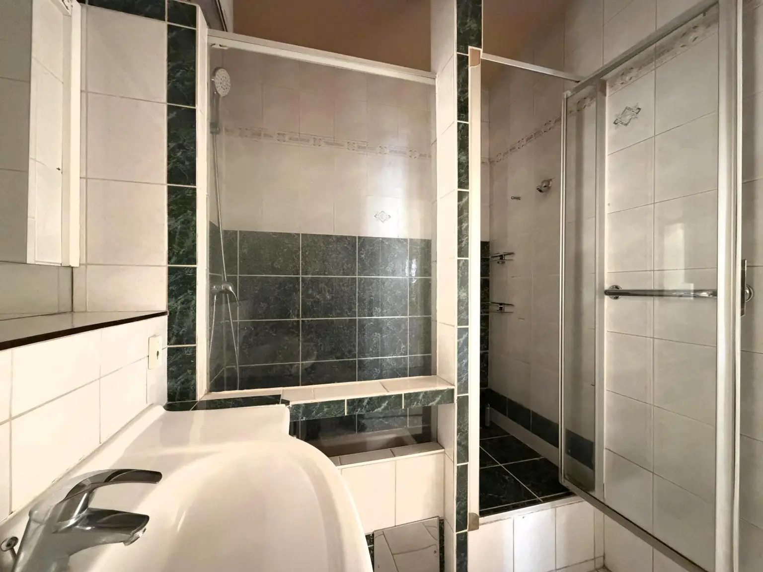 Badezimmer mit Dusche