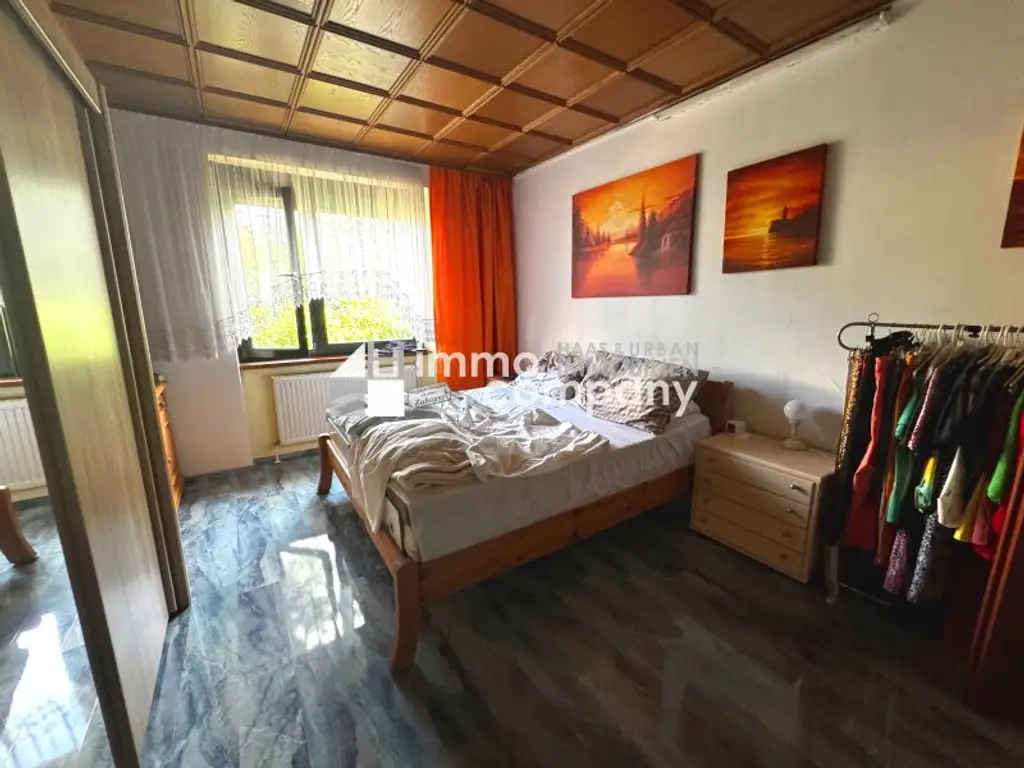 Sonniges Eckgrundstück mit charmantem Einfamilienhaus – großes Potenzial in ruhiger Nachbarschaft!