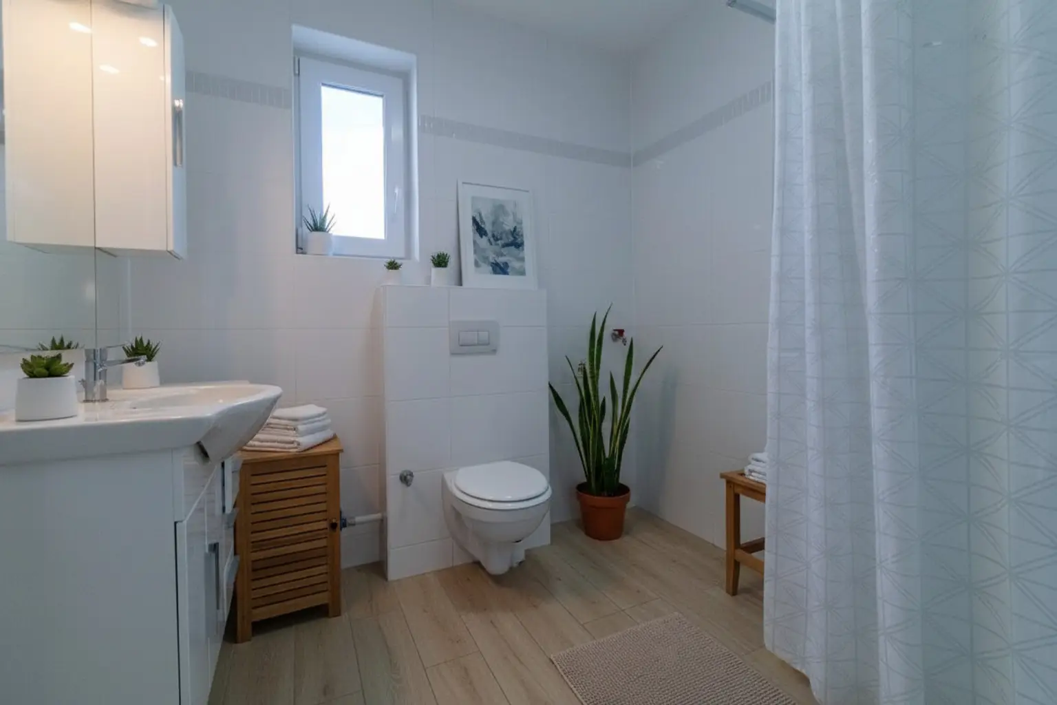 Badzimmer im Erdgeschoss: KI generiert Einrichtung