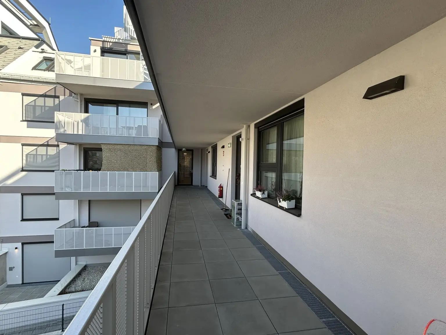 Hofseitig Ganglaube zur Wohnung