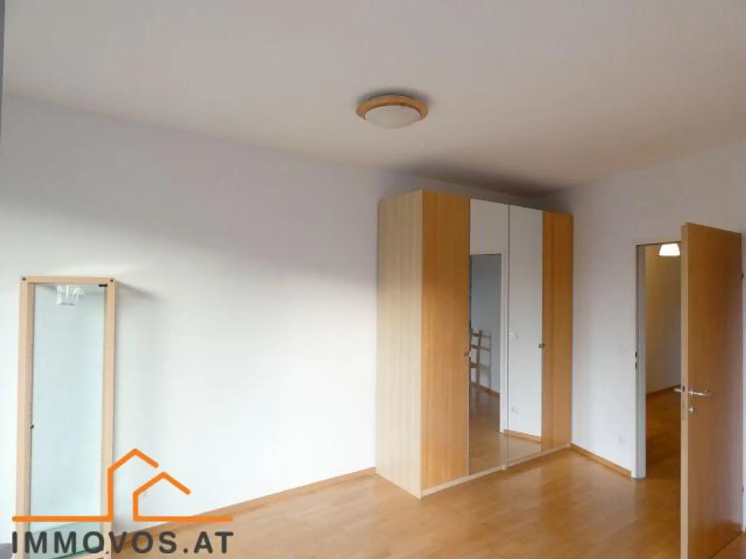 Schlafzimmer mit Austattung.jpg