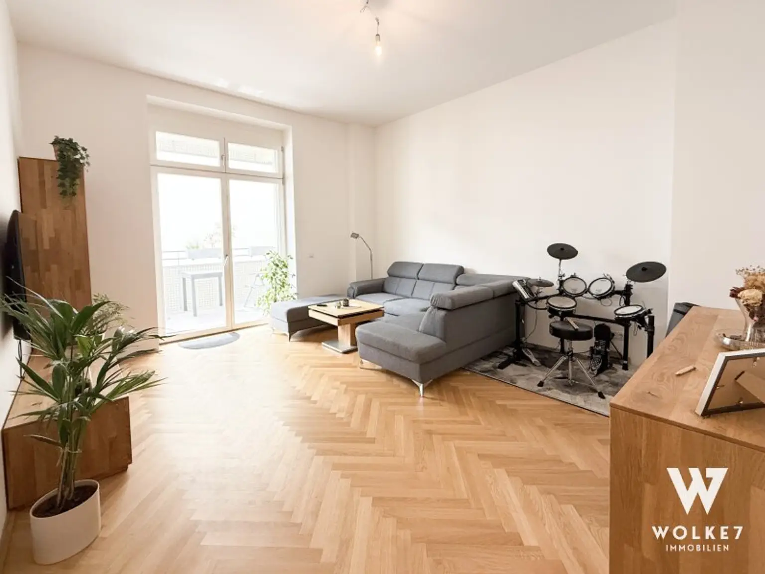 Klassischer Altbau trifft modernen Luxus – Helle kernsanierte 2-Zimmer-Wohnung mit Balkon & Tiefgarage in bester Lage von Margareten
