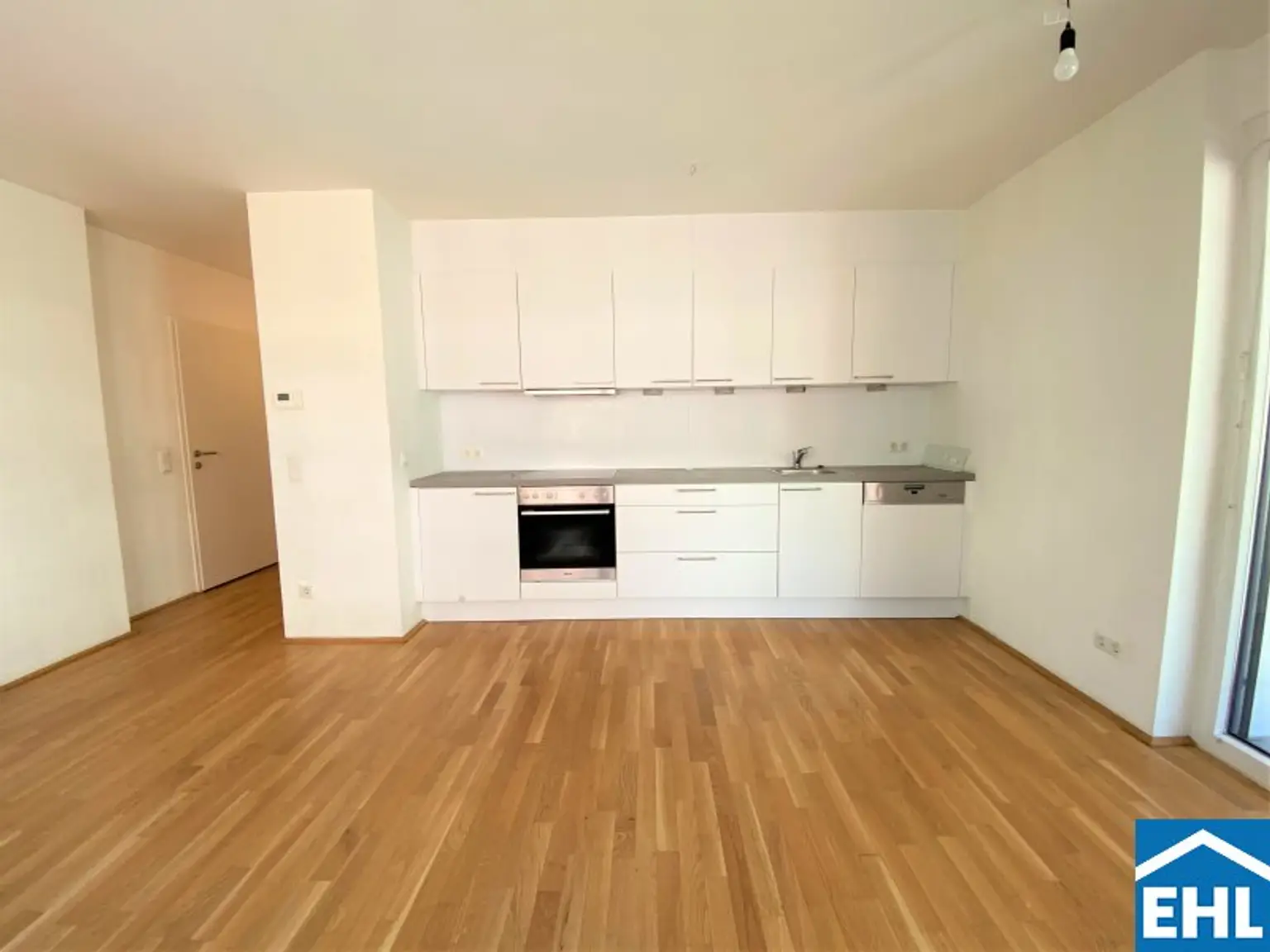 Freundliche 2 Zimmerwohnung mit Loggia in zentraler Lage
