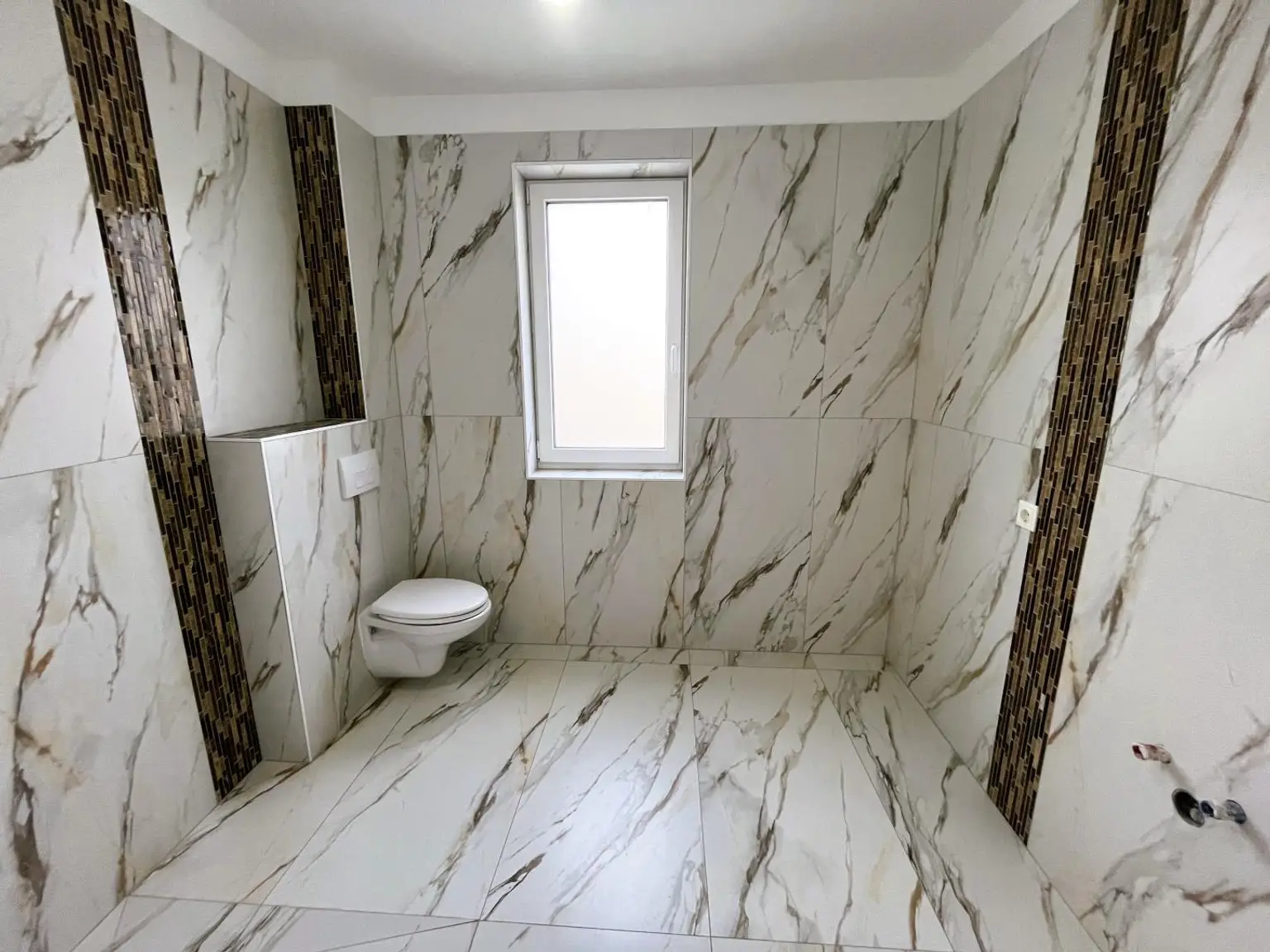 Erdgeschoss - Badezimmer mit WC