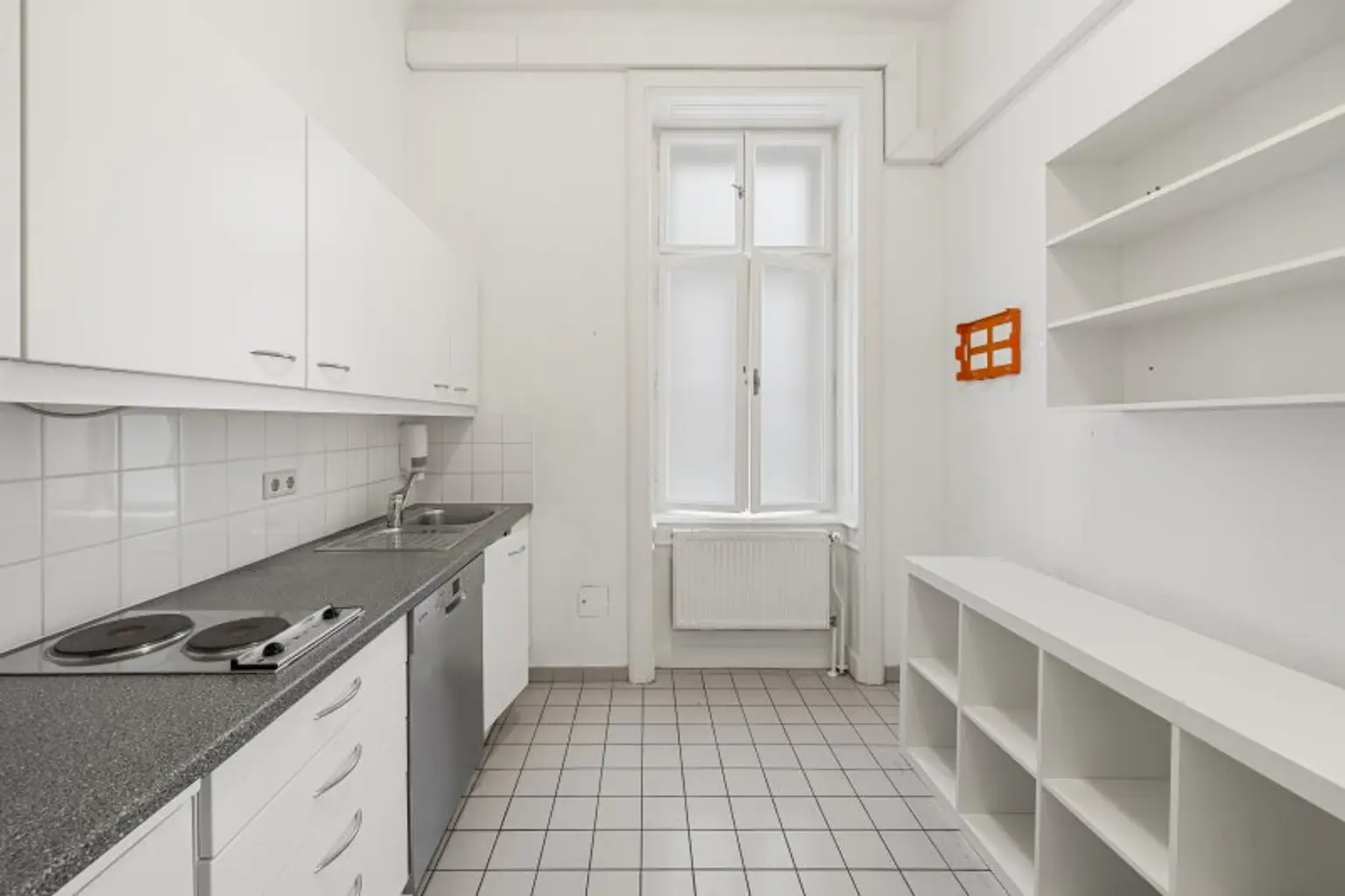 Modernes Büro im Stilaltbau direkt beim Schwarzenbergplatz/Karlsplatz ZU VERMIETEN