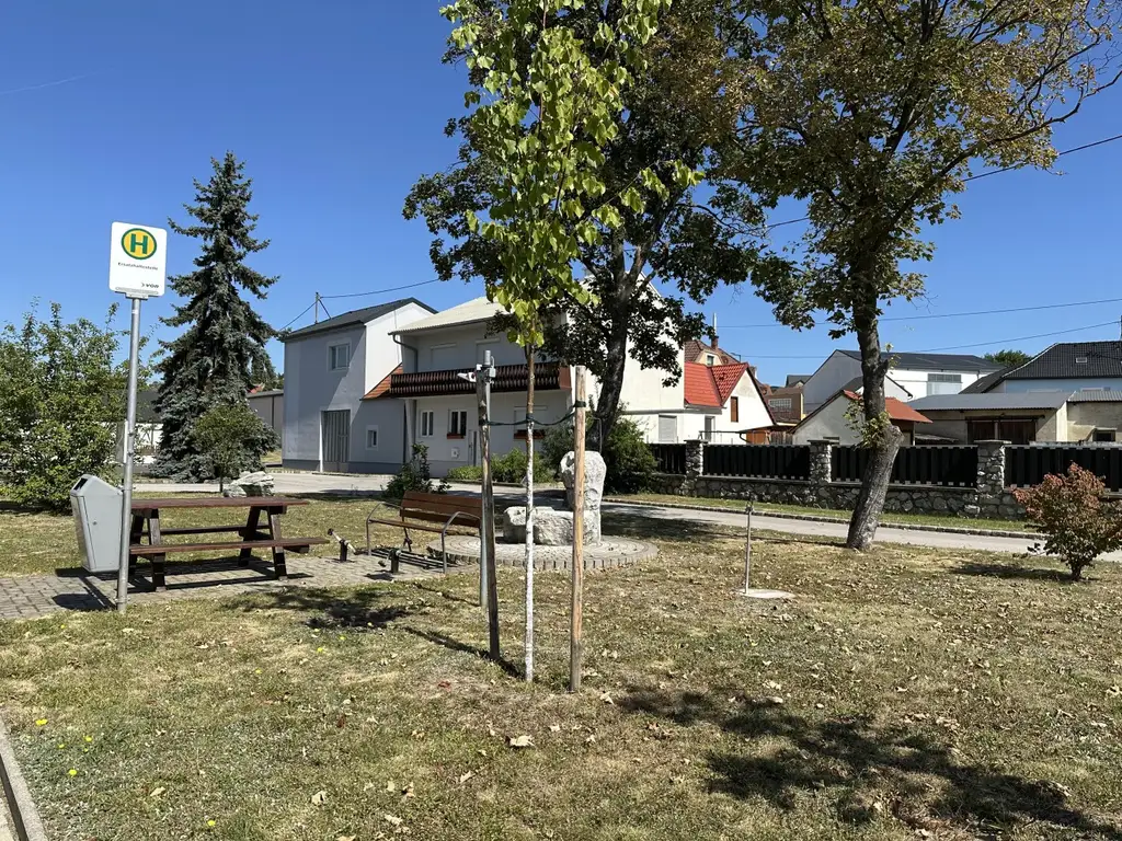 "Einfamilienhaus mit großem Grundstück in Schrattenberg"