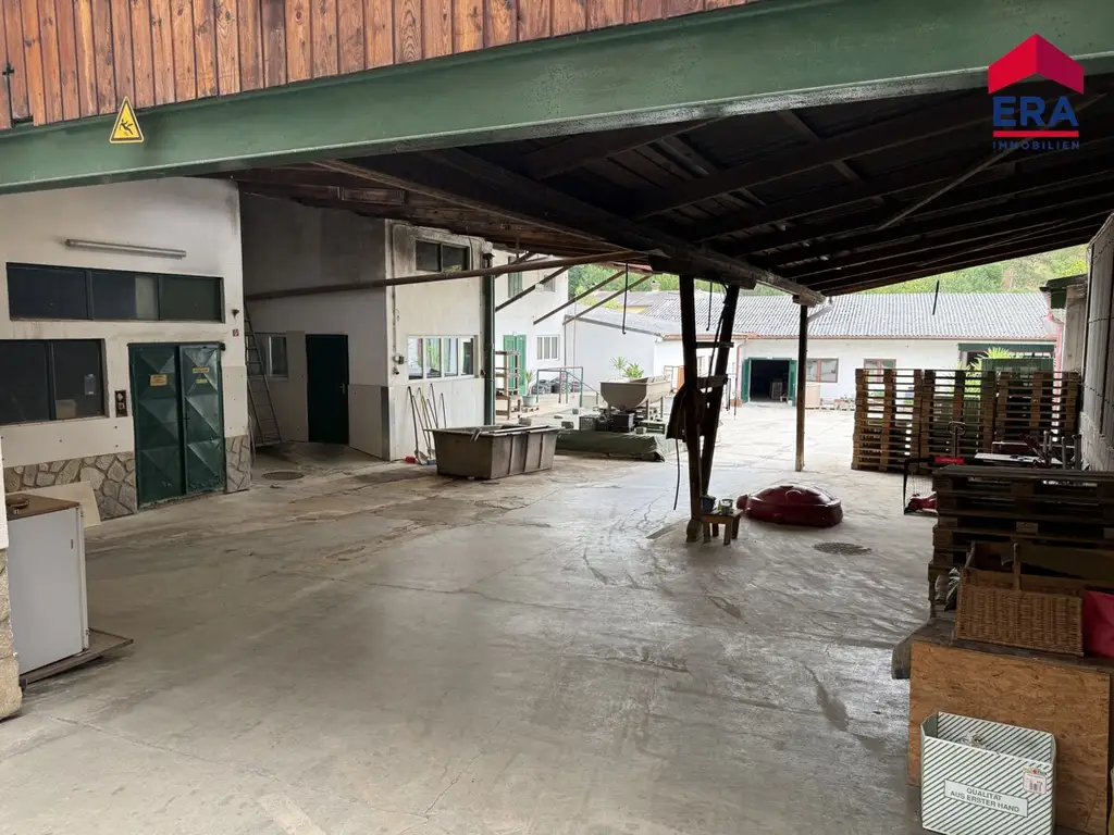 NEU: Wohnen, Arbeiten und Lagern - Zwei separate Wohneinheiten & ca. 1.600m² Nutzfläche in Ottenthal