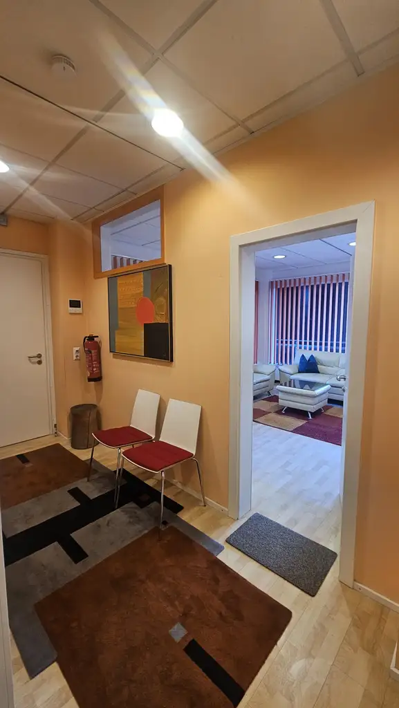 Heller barrierefreier  Büroraum für individuelle Nutzung zu vermieten