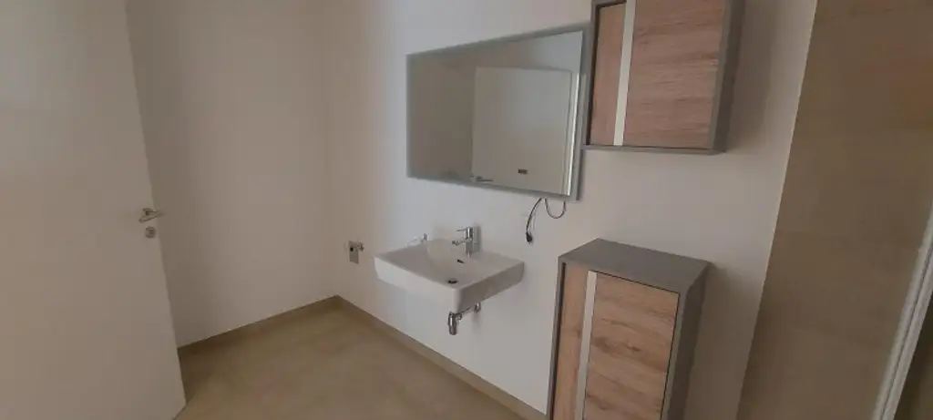 3-Zimmer-Wohnung mit 2 Balkonen und Tiefgaragenstellplatz (Top 8)