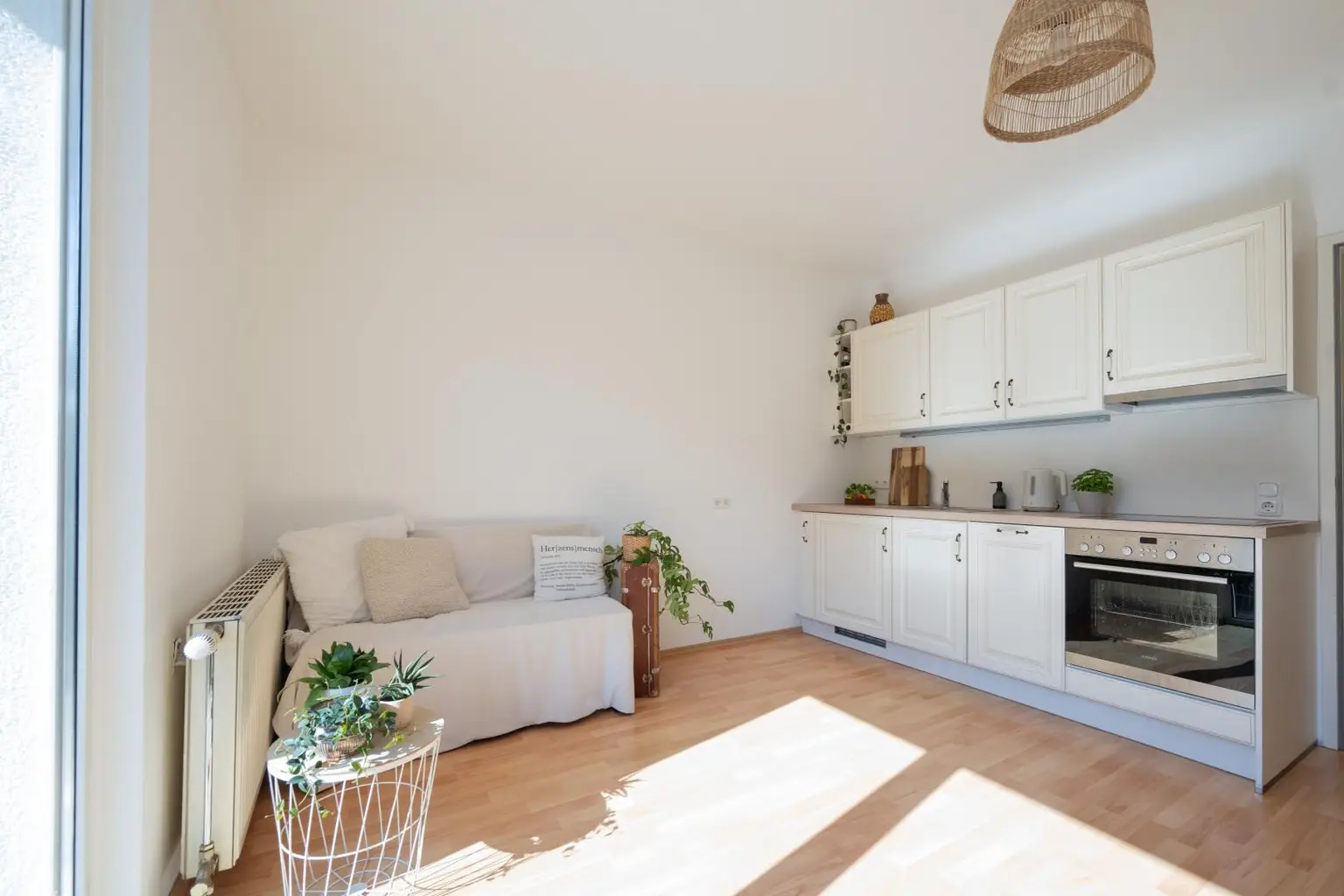 Wohn-, Koch- und Essbereich 1 (F8W2)