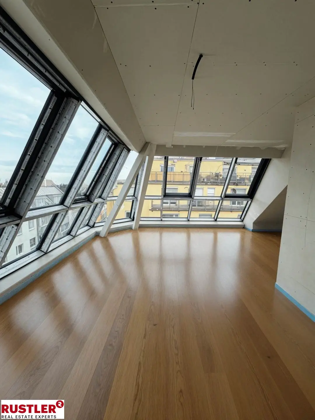 Altbaurenaissance mit Dachgeschossausbau- Nähe Kutschkermarkt