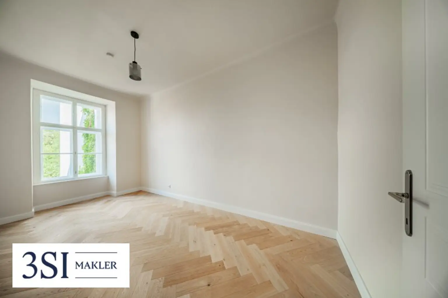 Wohnen beim Schloss Belvedere: Klimatisierter Erstbezug im Stilaltbau mit 2 Balkonen!