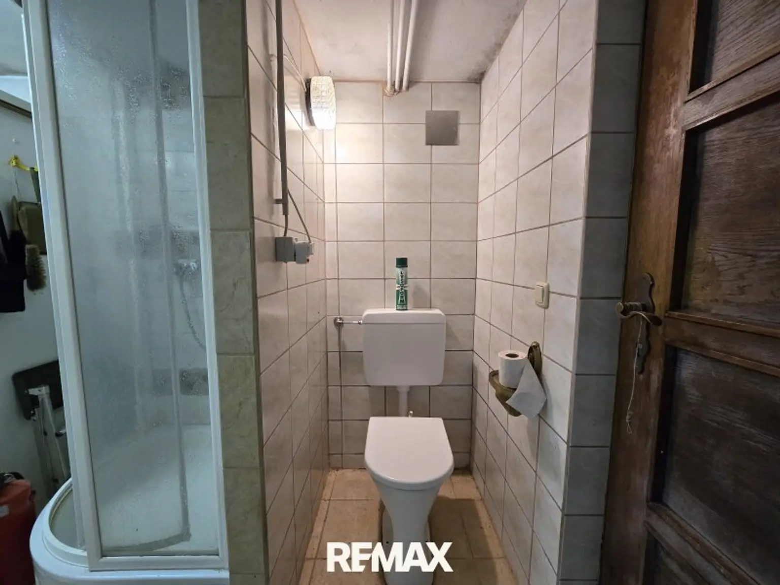 zusätzliche Dusche und WC im Keller