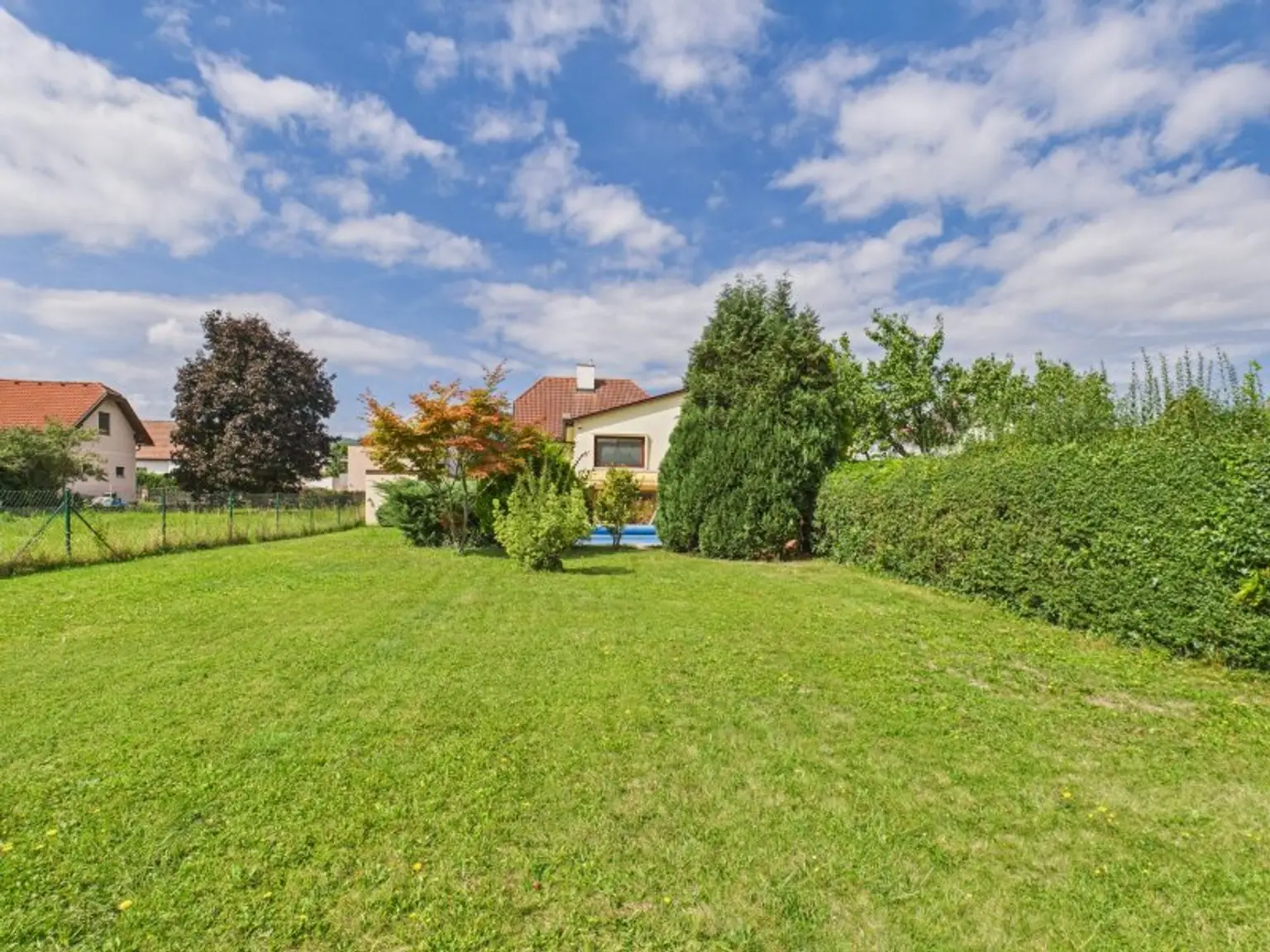 Traumhaus in Ternitz: 5 Zimmer, Garten, Pool & Garagen für nur 299.000 €!