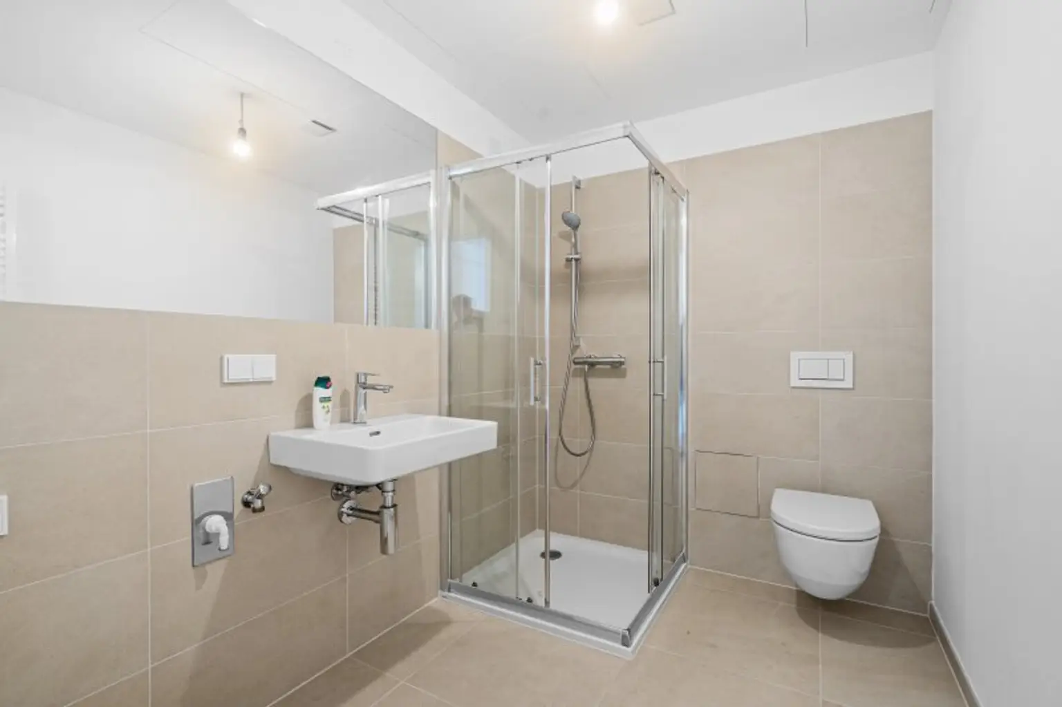 Modernes Wohnen über den Dächern Wiens – stilvolle Neubauwohnung mit Loggia im 18. Stock des Helio Towers
