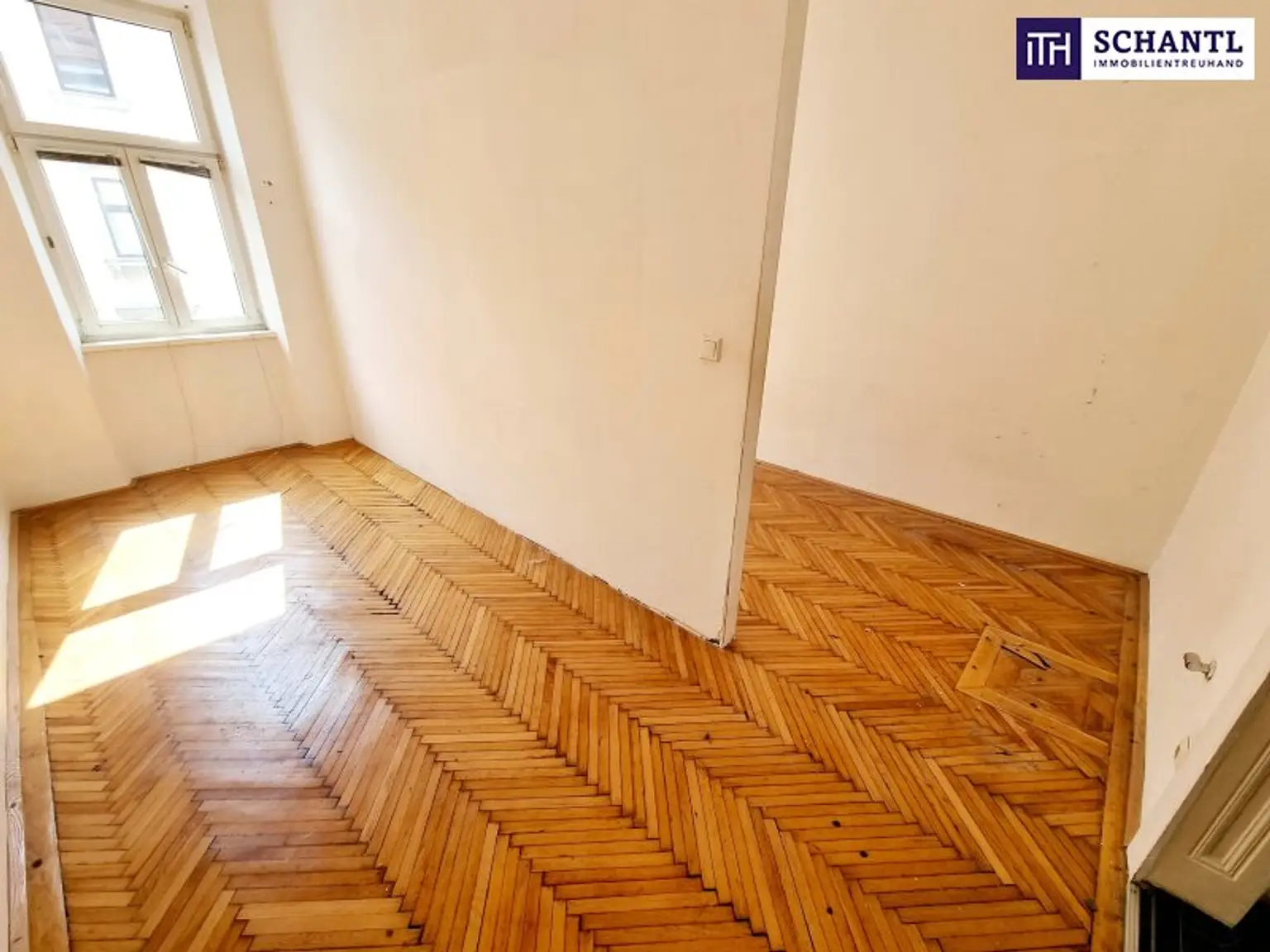 Das Haus trägt Smoking, die Wohnung wartet noch auf ihr Kleid! Renovierungsbedürftige Altbauwohnung mit toller Raumaufteilung + Traumhaft schönes Haus + Perfekte Infrastruktur und Anbindung! Jetzt zugreifen!