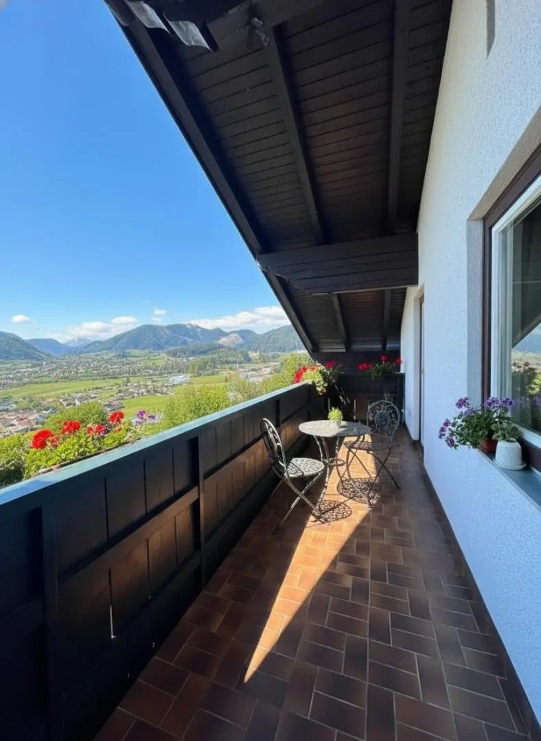Balkon mit Aussicht auf Irdning, NO