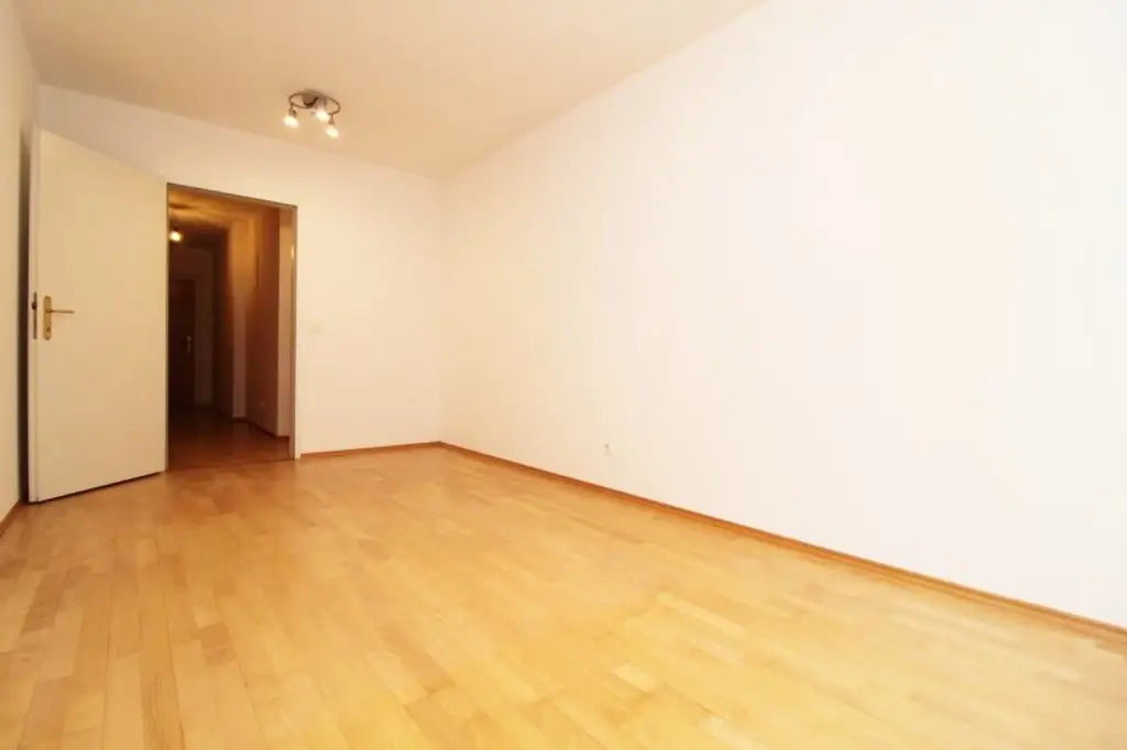 Ab 15. Dezember! Nahe U3! Zentrale 2-Zimmer-Wohnung inkl. Stellplatz zu vermieten!