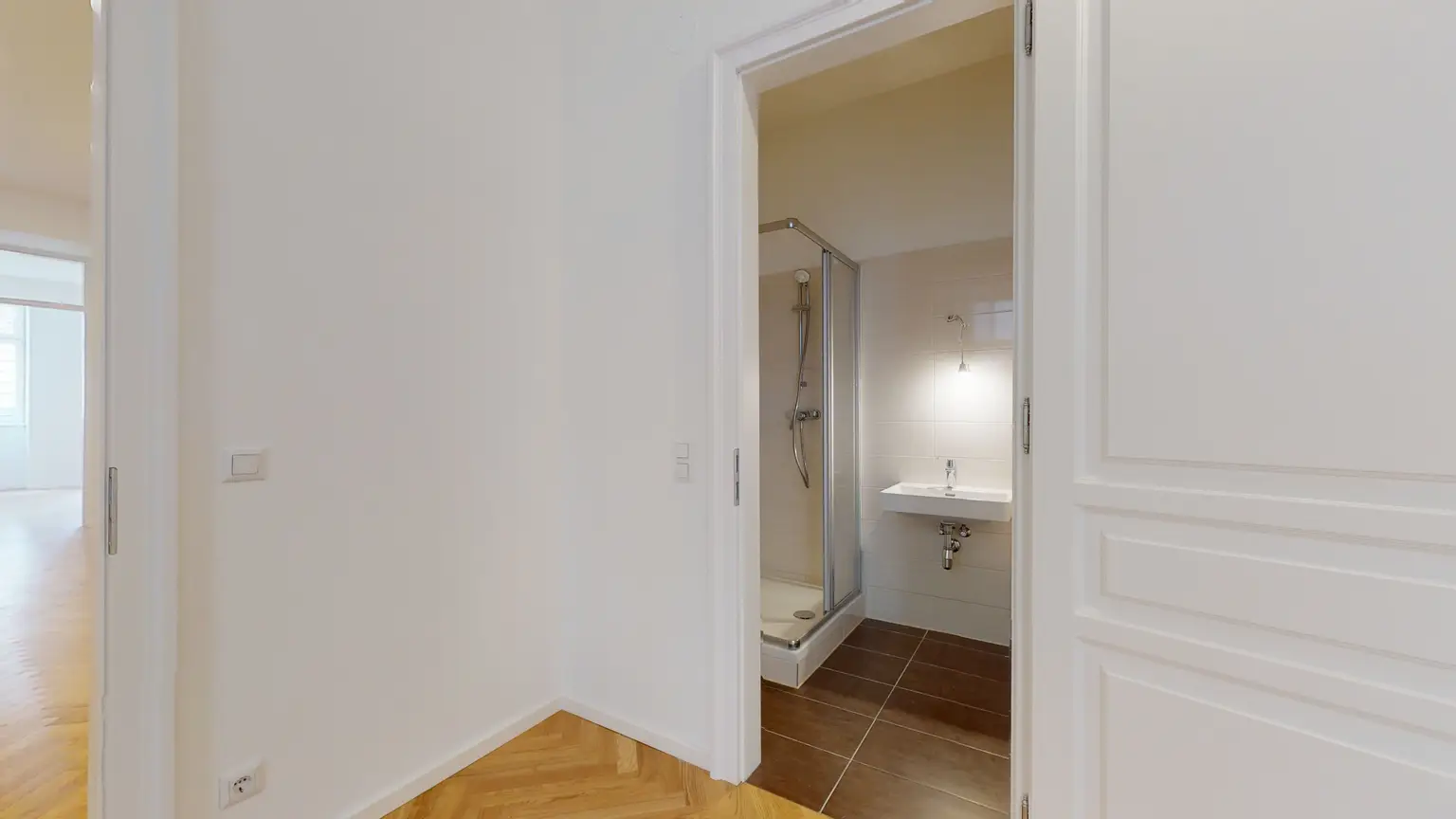 "Urban Oasis" - Moderne Altbauwohnung mit einzigartiger Raumhöhe und Terrasse