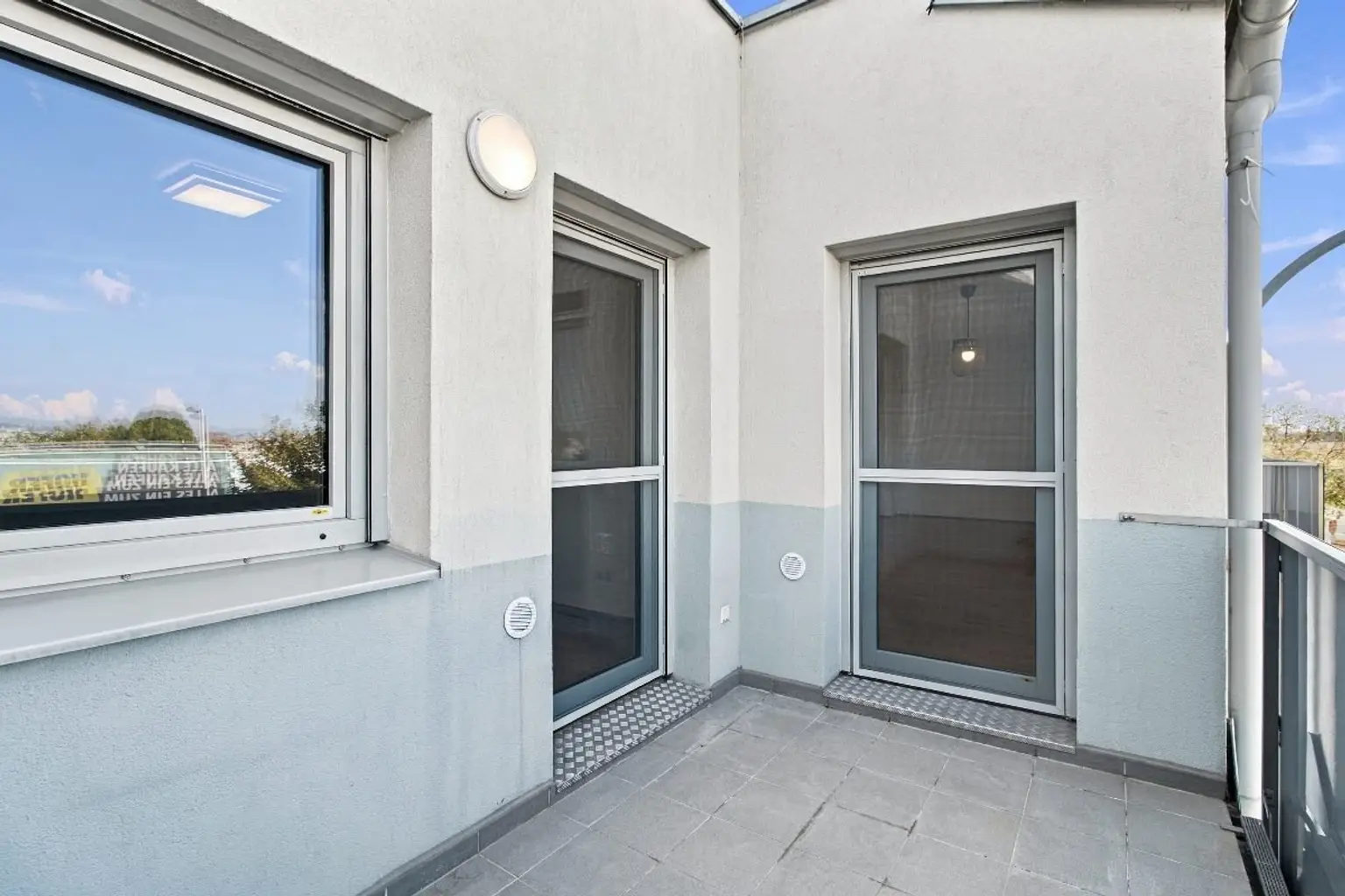L | NEU am Markt ++ MODERNE ZWEI Zimmer mit TERRASSE | Prima Service Immobilien