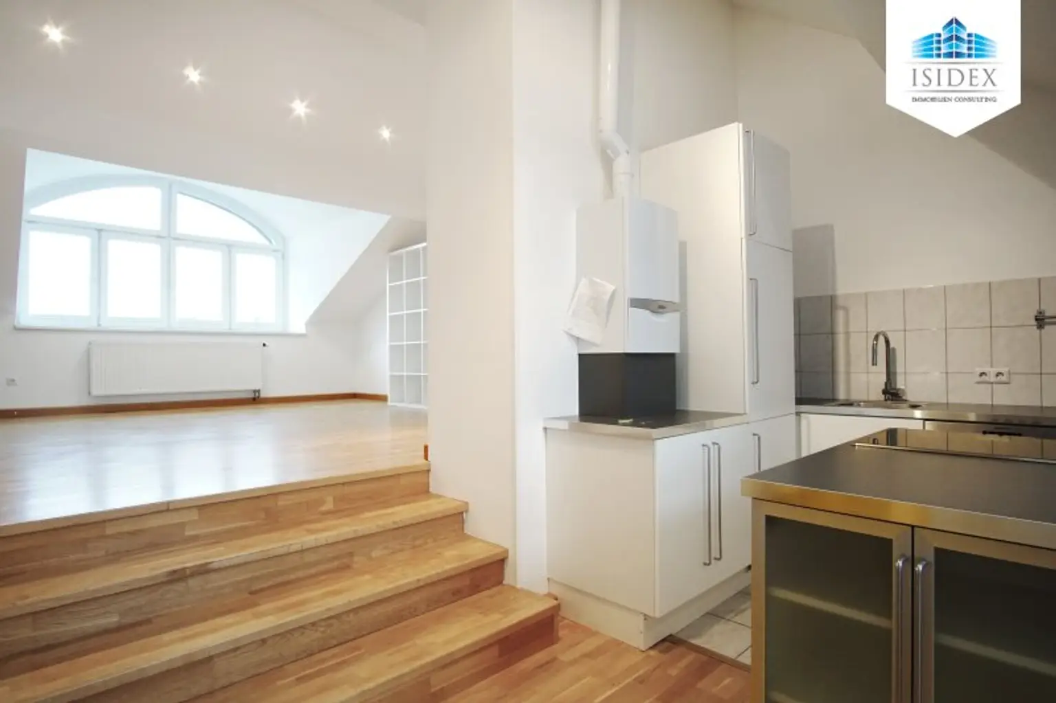 **NEU** Top ausgestattete 3-Zimmer DG-Maisonetten-Wohnung mit großzügiger TERRASSE und SAUNA! Perfekte Lage!!