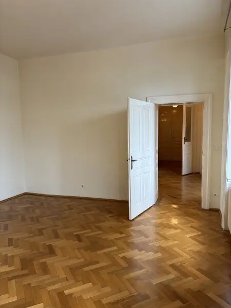 Charmante 2-Zimmer-Wohnung in repräsentativem Altbau – Ruhelage im Zentrum von Wiener Neustadt