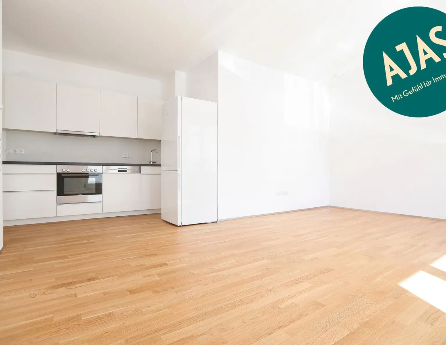 Wunderschön: 2 Zimmer, Terrasse, Paketanlage und Service-App
