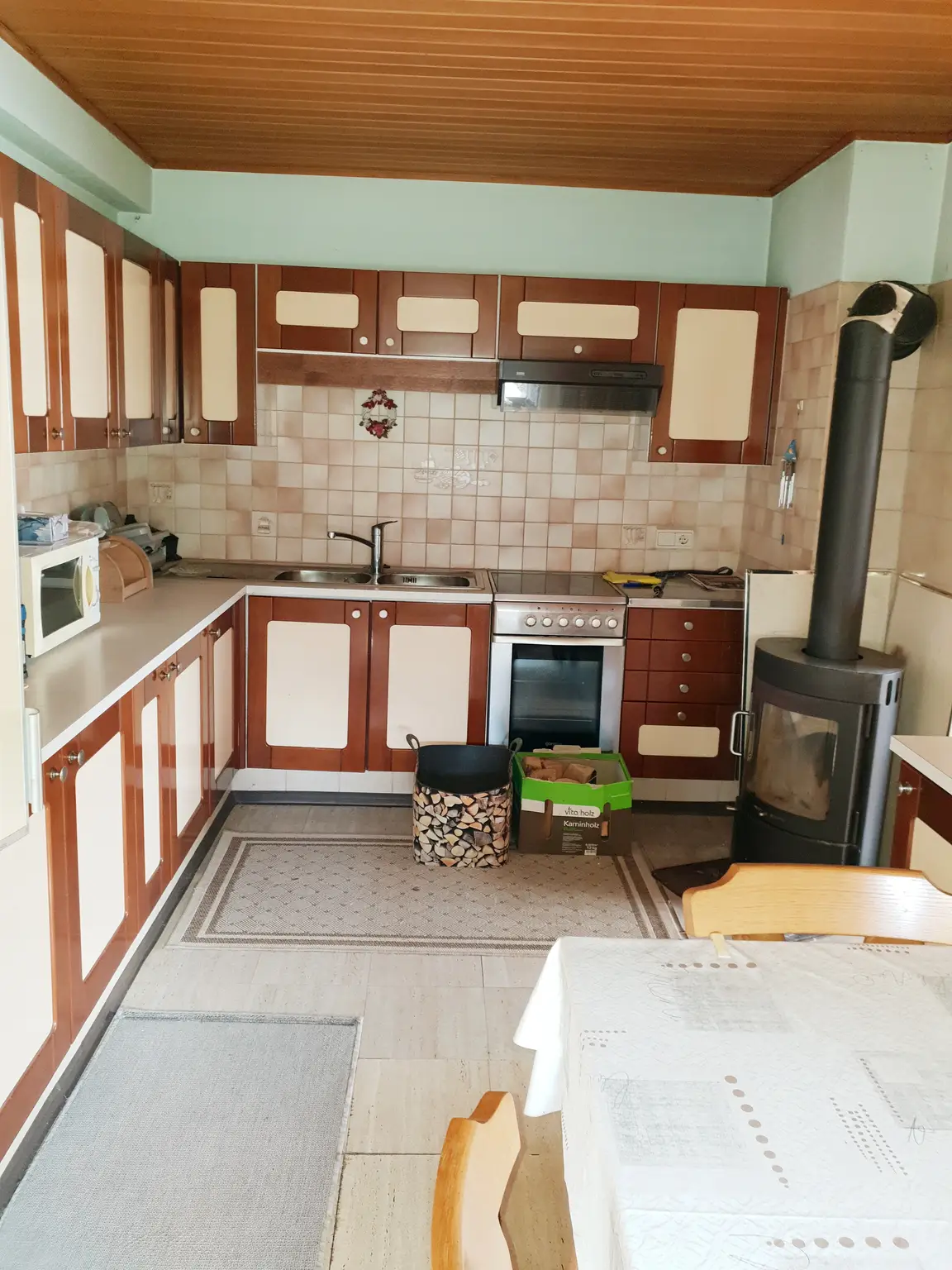 Sanierungsbedarf - Doppelhaushälfte mit Garten + Nebengebäude!!