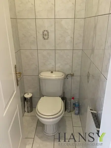 Traum Stilvilla in Tribuswinkel: Modernisiert mit Garten, Garage & 5 Zimmern!