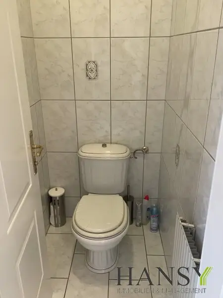 Traum Stilvilla in Tribuswinkel: Modernisiert mit Garten, Garage & 5 Zimmern!