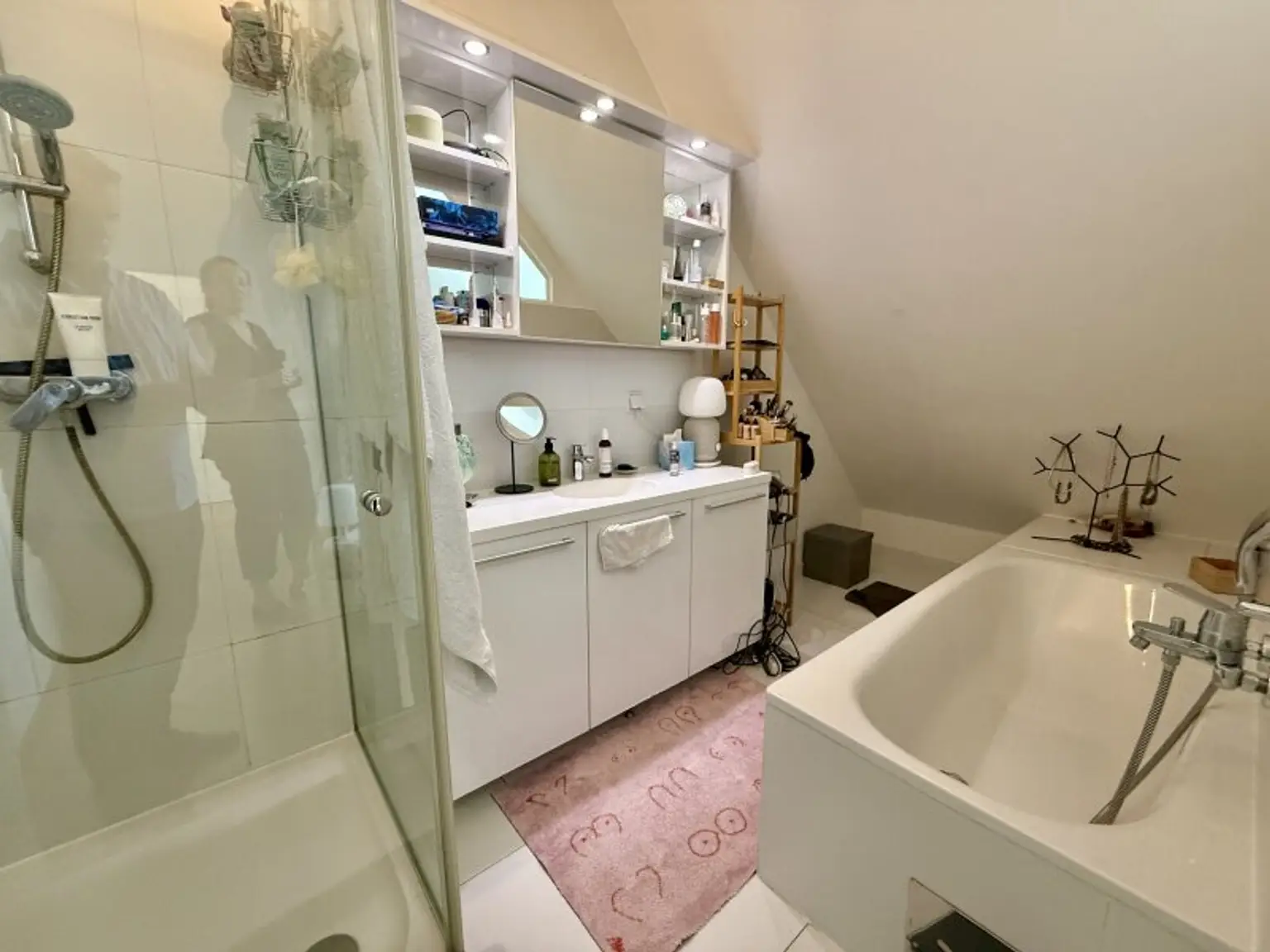 DG-Wohnung im Stuwertiertel mit exzellenter Anbidung und Zugang zur 360-Grad-Panoramadachterrasse