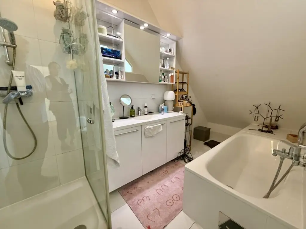 DG-Wohnung im Stuwertiertel mit exzellenter Anbidung und Zugang zur 360-Grad-Panoramadachterrasse