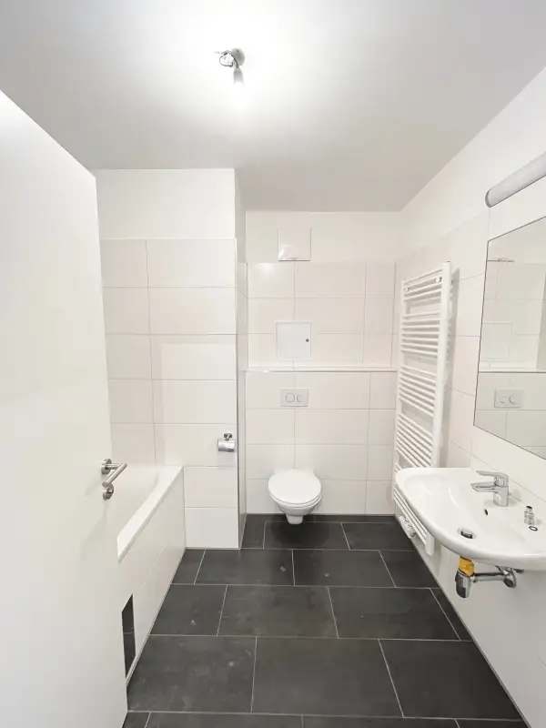 Ruhige 2-Zimmer-Wohnung mit traumhafter Freifläche - mit Blick
in den ruhigen begrünten Innenhof!