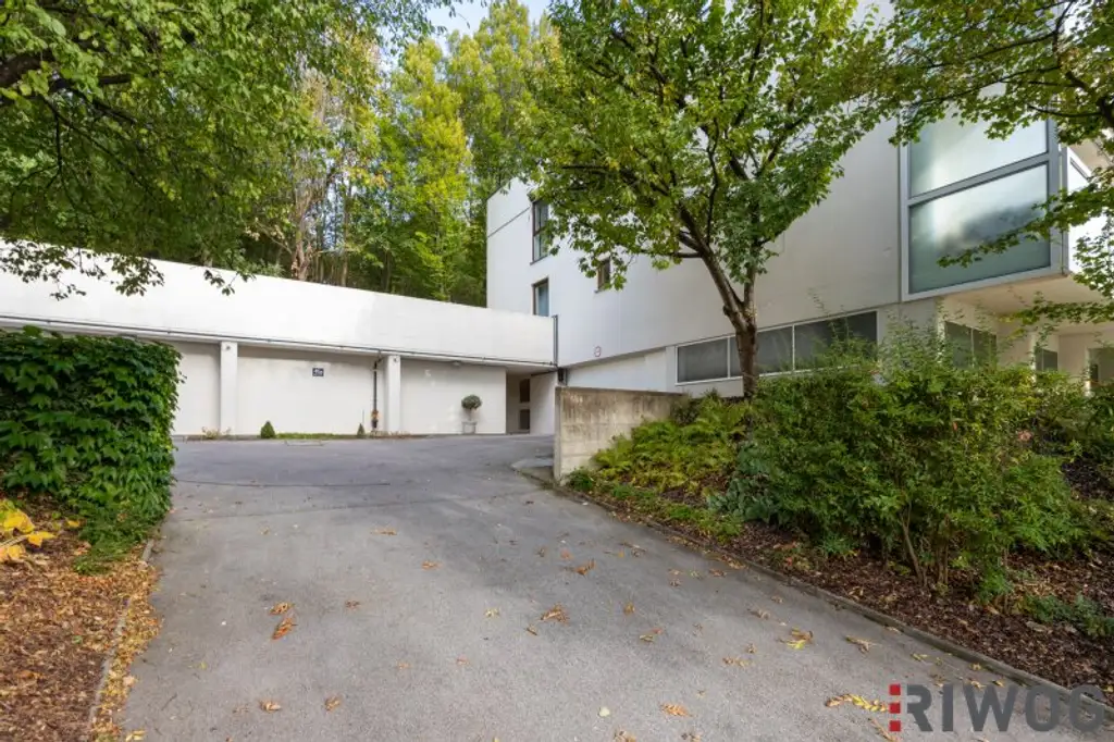 ERSTBEZUG nach Sanierung mit Blick auf Schloss Laudon  | ca. 16 m² Loggia  | Garagenplatz | Vollausgestattete Küche | Erholungsgebiet angrenzend