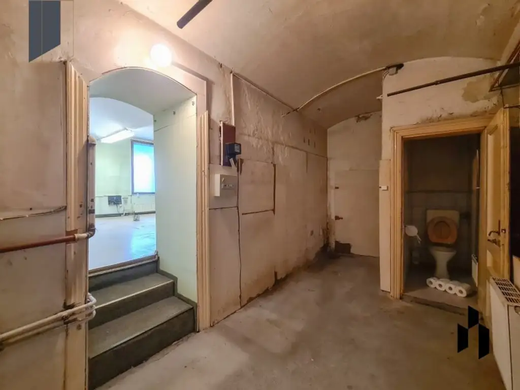 2 in 1! Geschäftsfläche + Wohnung nähe U3 Rochusmarkt! Sanierungsbedürftig!