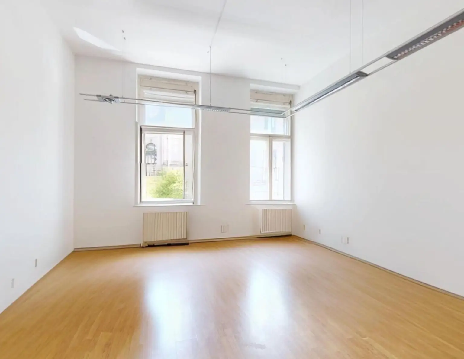 GROßZÜGIGES BÜRO | ORDINATION MIT BALKON | PROVISIONSFREI FÜR DEN MIETER