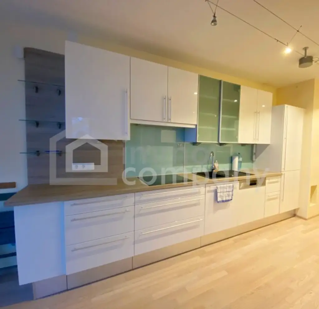 Moderne 3-Zimmer-Wohnung + Balkon + Garage