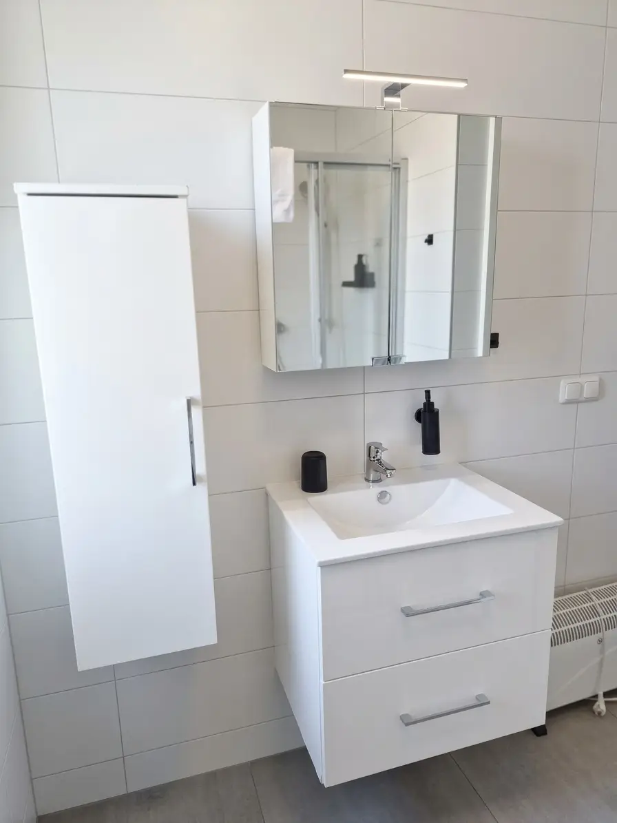 Ca. 64 m² Wohnung mit ca. 107 m² Eigengarten & Klimaanlage - Perfekt als Haupt- od. Zweitwohnsitz - Lebensqualität zwischen See und Reben