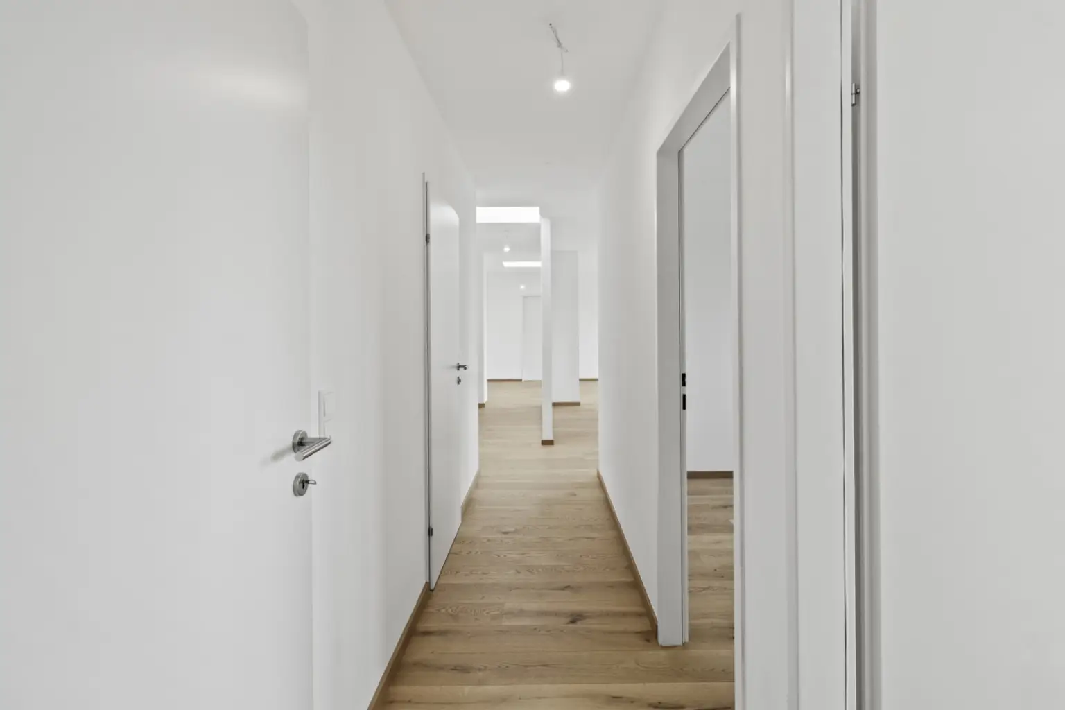 M | ++ EXKLUSIV++ Dachgeschoss mit VIER Zimmern & ZWEI Balkonen ++ | Prima Service Immobilien