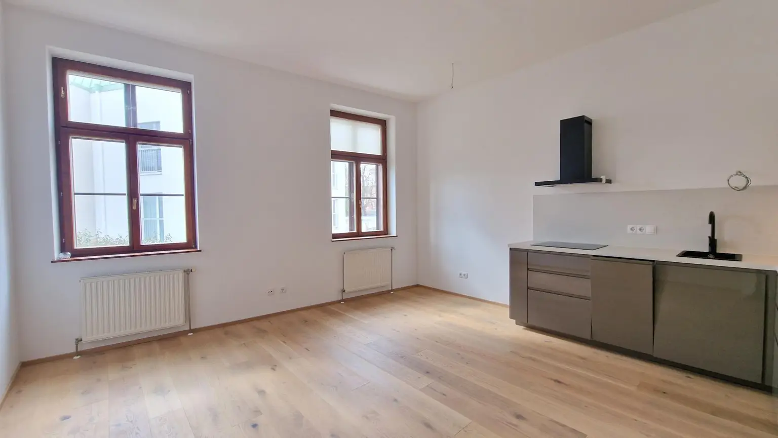Stilvolle 2-Zimmer-Altbauwohnung im Zentrum – Erstbezug nach Generalsanierung!