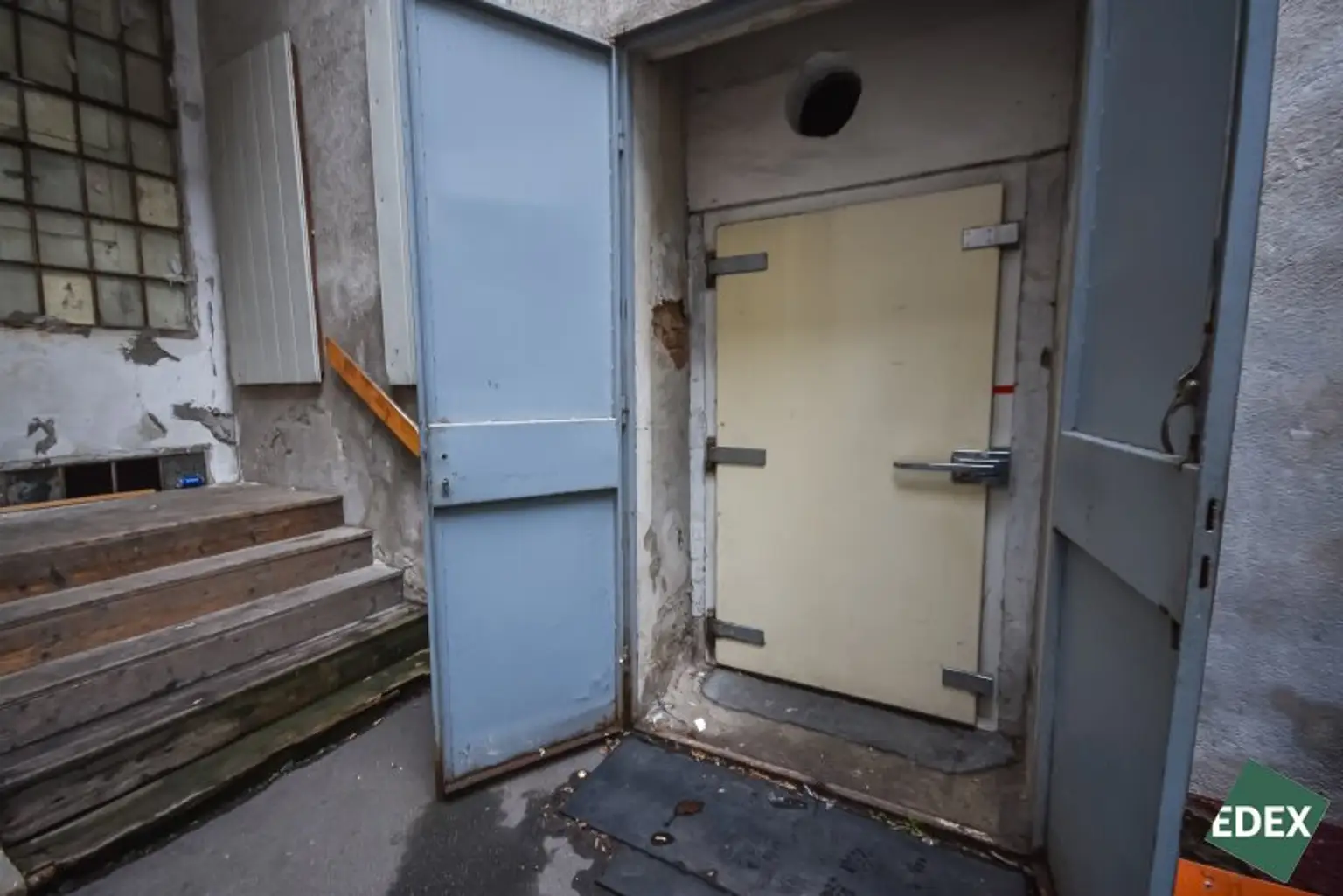 Yppenplatz - spannende Geschäftsfläche mit Gewölbekeller