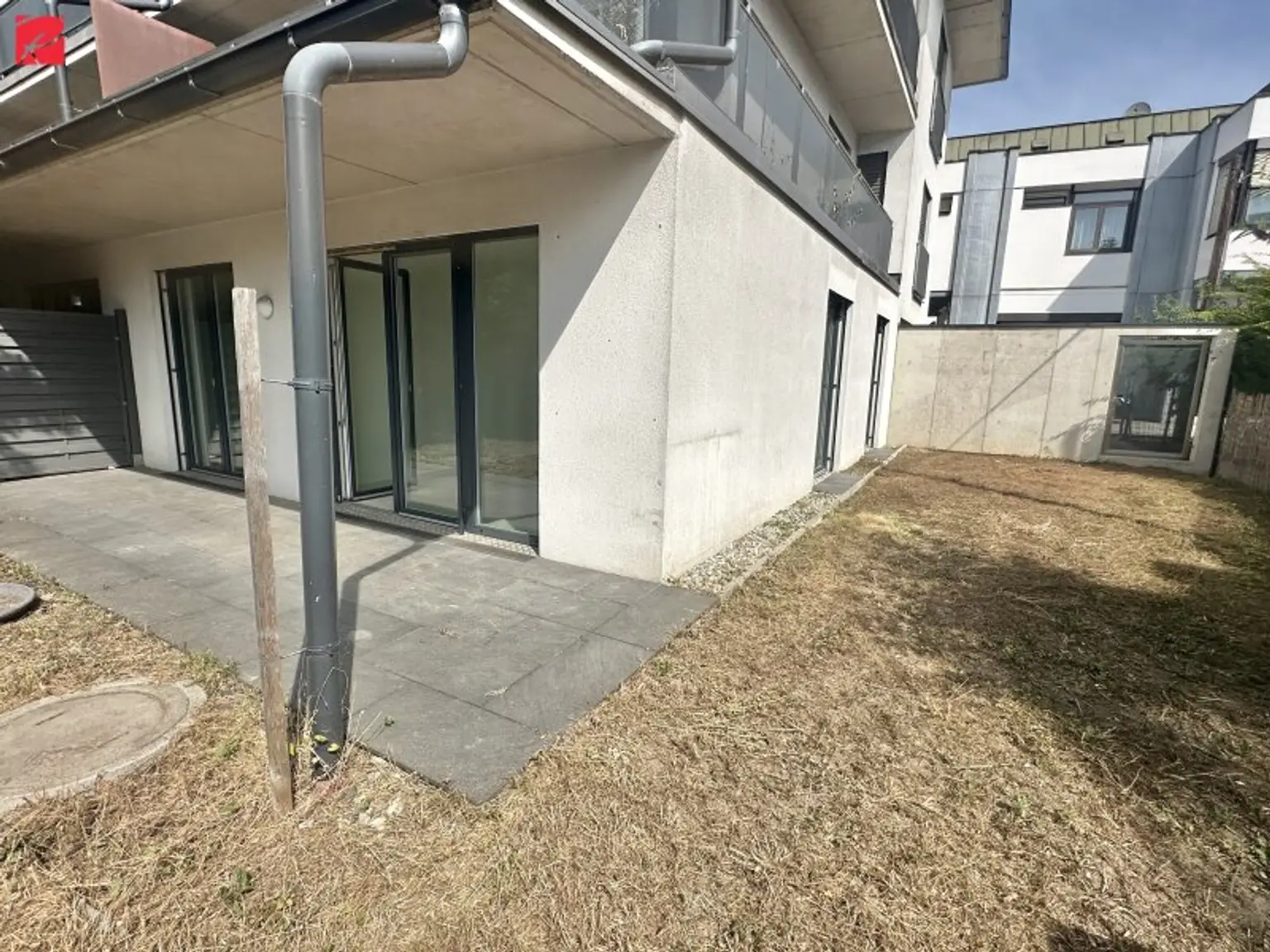 Helle Räume - 3 getrennt begehbare Zimmer - Terrasse und Garten - TG Parkplatz!