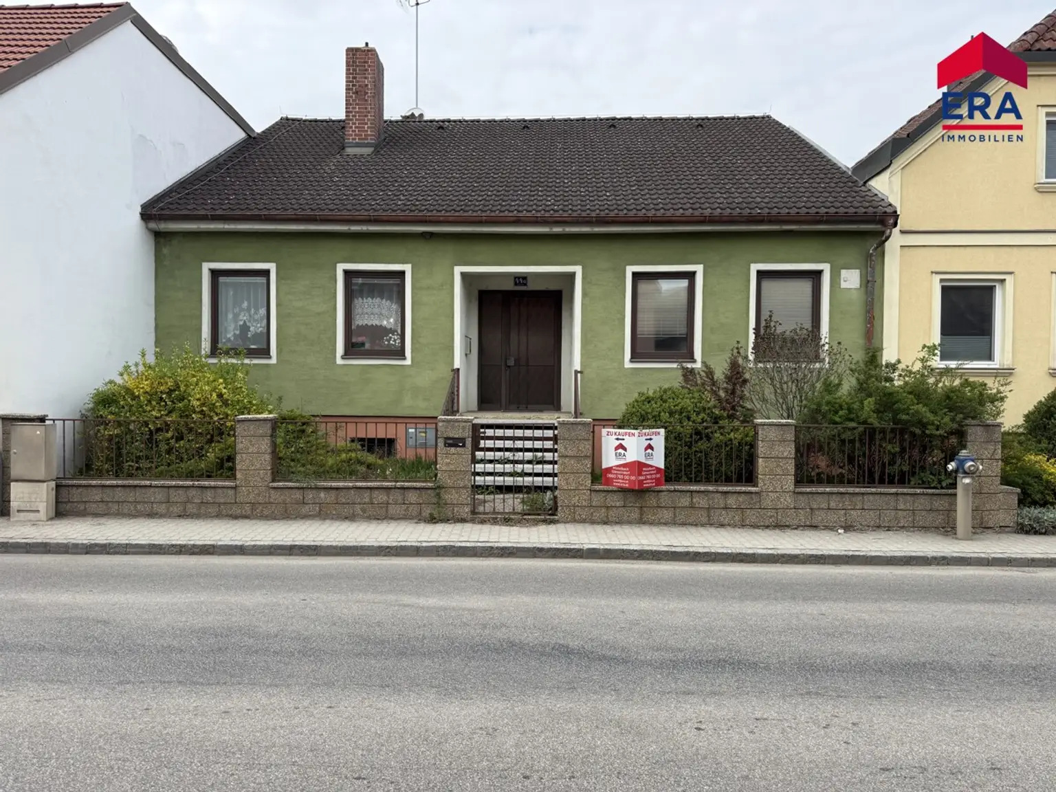 Massives Einfamilienhaus mit Innenhof, Halle & Ausbaupotenzial in 2054 Haugsdorf