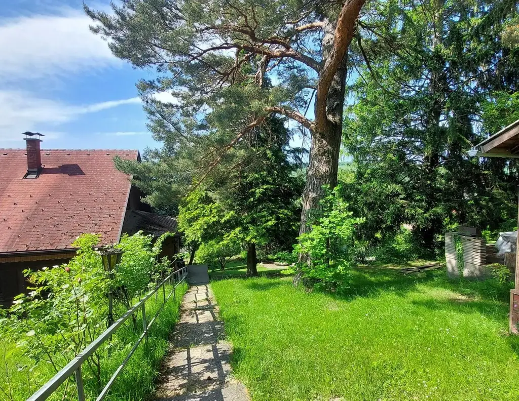 NEUER PREIS! Ausbaufähiges Holzhaus in Grünlage!