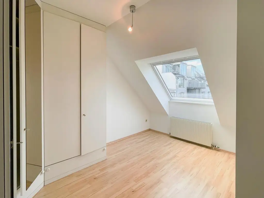 !!! Perfekt für Student(inn)en WG oder für Familien! DG-Maisonette zu mieten!