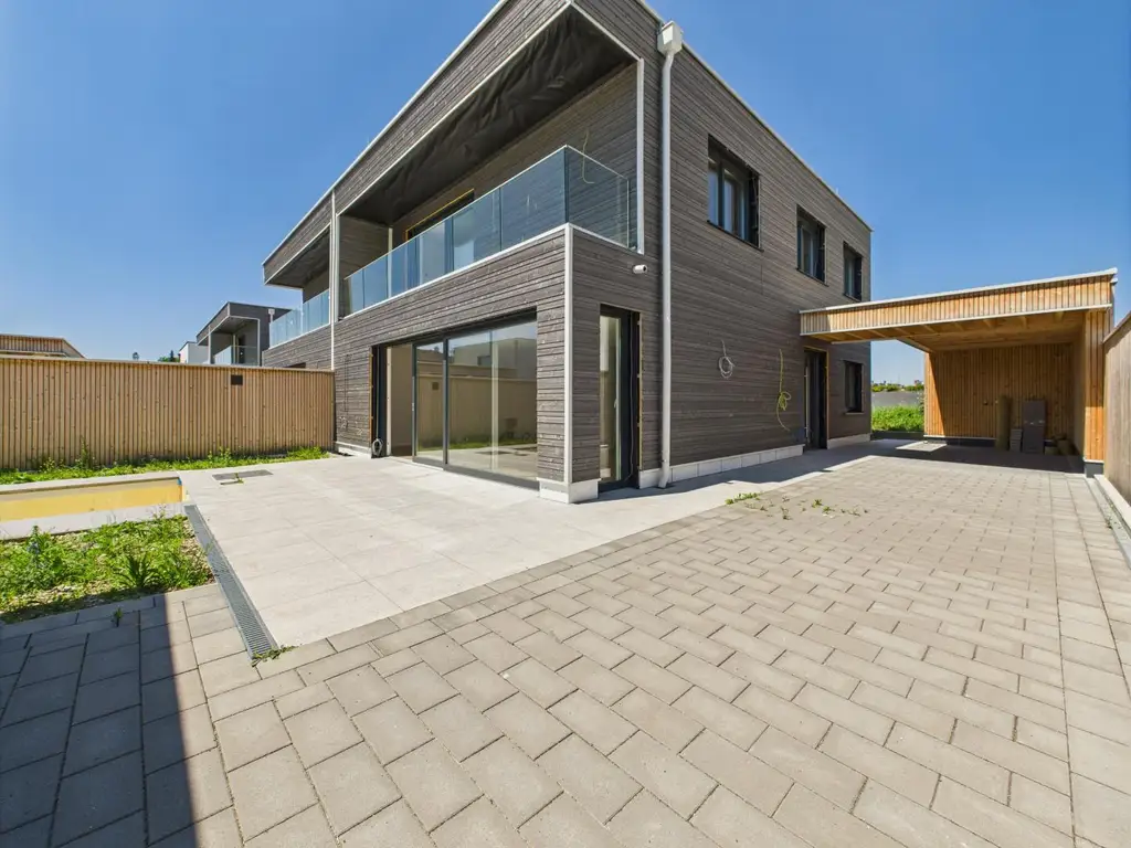 Wels-West: Luxuriöse Doppelhaushälfte mit Salzwasserpool, smarter Hausechnik & 149 m² Wohnfläche