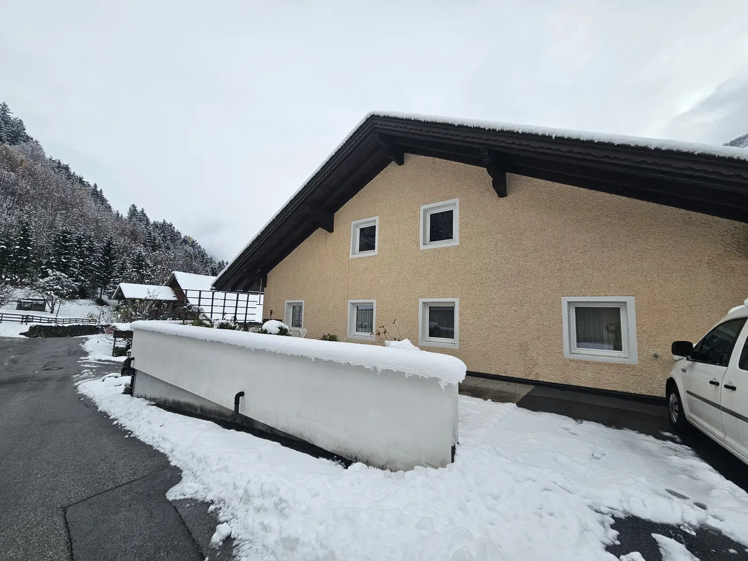 Gepflegtes Landhaus mit insgesamt 5 Wohnungen