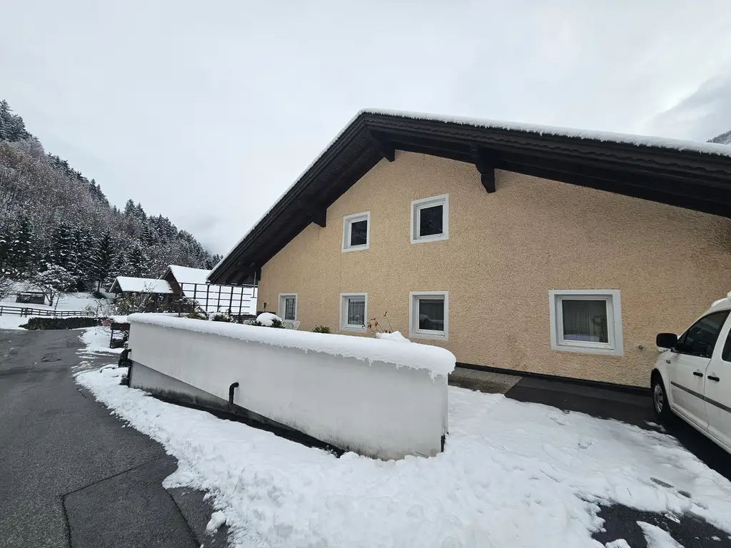 Gepflegtes Landhaus mit insgesamt 5 Wohnungen