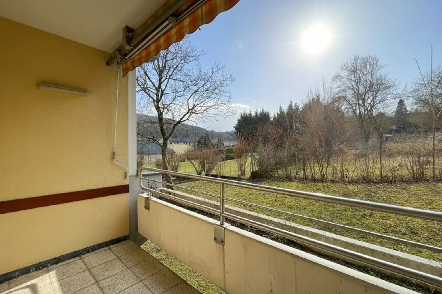 Westseitige Loggia mit Grünblick